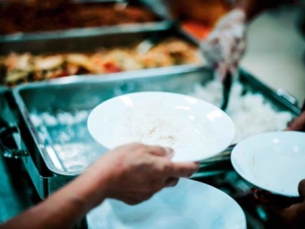 “小官巨贪校长”，让乡镇初中生吃不饱