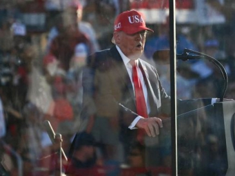 和普京通话后，特朗普又不高兴了