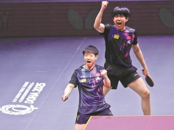 今日他们将争夺男单女单冠军。