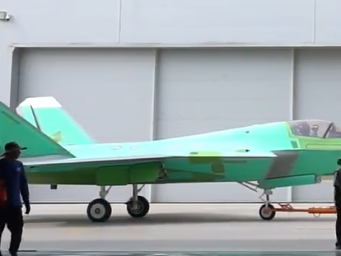 歼-35与歼-35A机库首度公开 听总师揭秘“海天双雄”