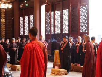 拜佛为什么要翻掌？拜佛翻掌的三种含义