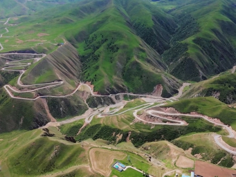 青海省海南州兴海县：高原铺就"幸福路"